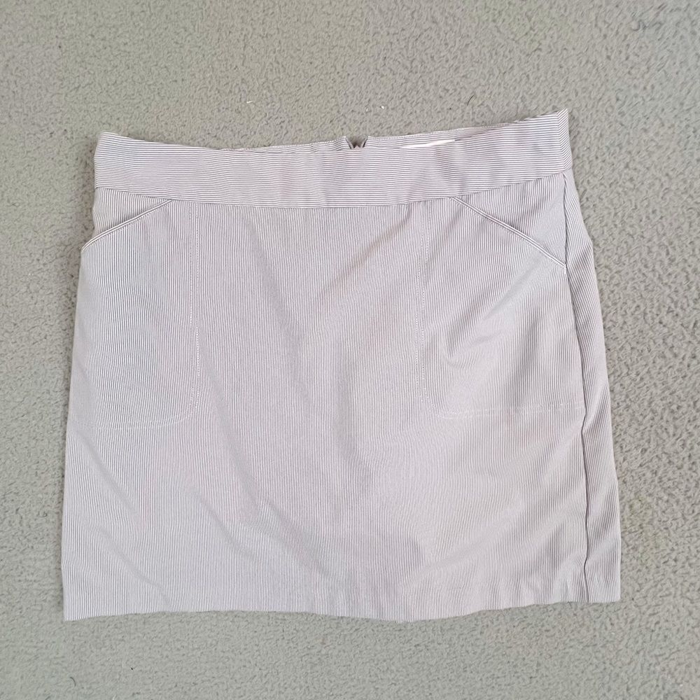 PETER MILLAR WOMENS GOLF SKORTS SIZE 10 BLUE GRAY AND WHITE STRIPES